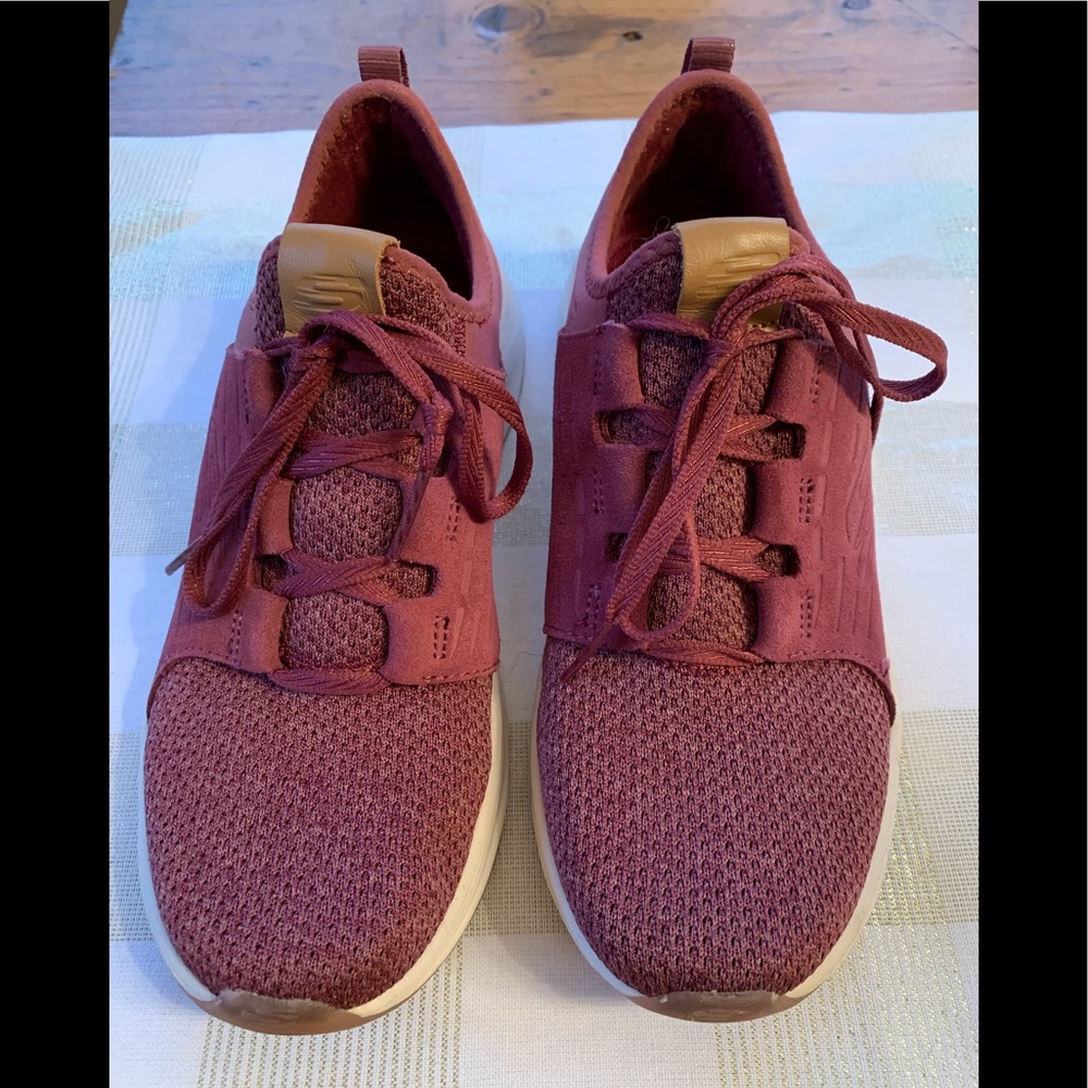 Sketchers Sneakers